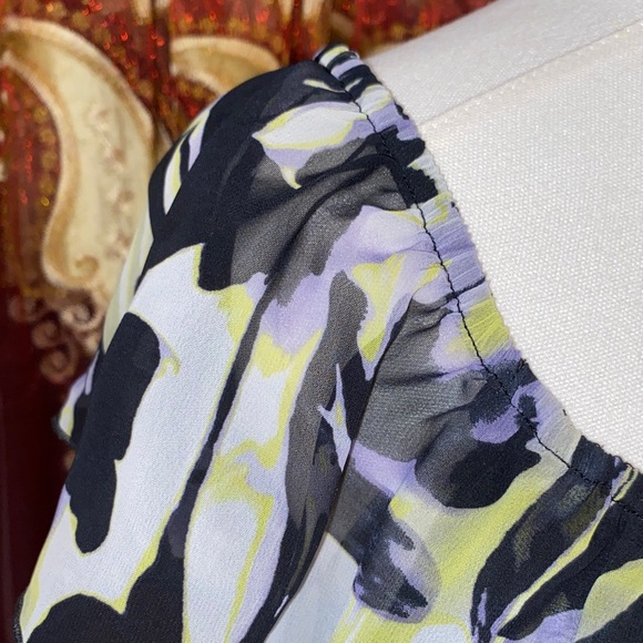 Floral Ruffle Off Shoulder Top - Picture 4 of 17